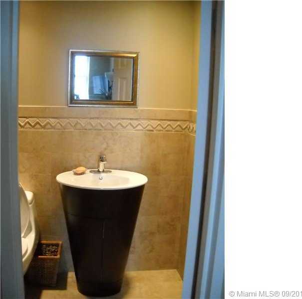 Small Image of 3901 S Ocean Dr, Hollywood, FL 33019, USA Number 12