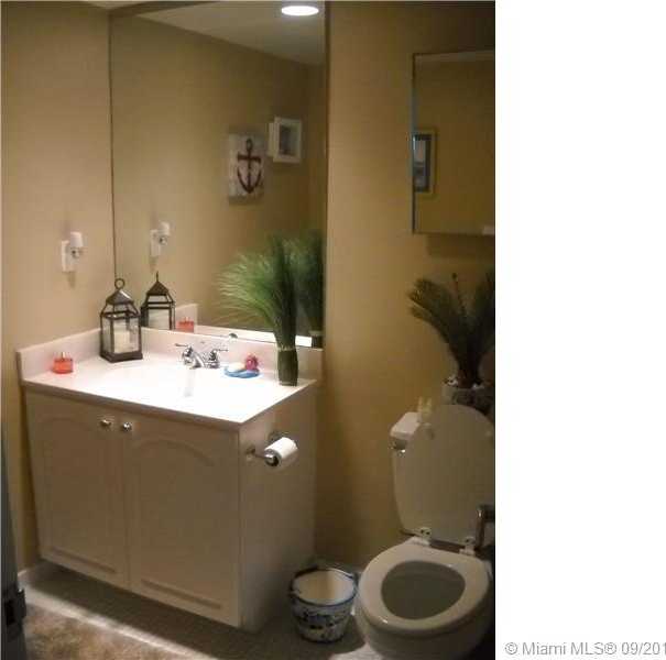 Small Image of 3901 S Ocean Dr, Hollywood, FL 33019, USA Number 14