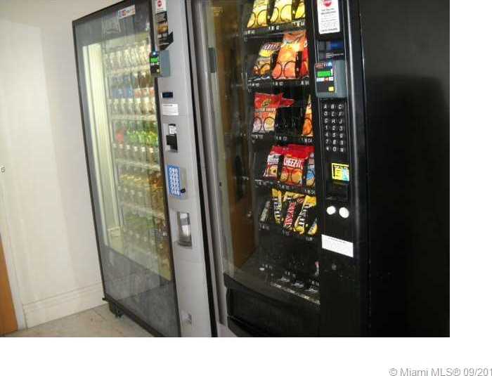 Small Image of 3901 S Ocean Dr, Hollywood, FL 33019, USA Number 25