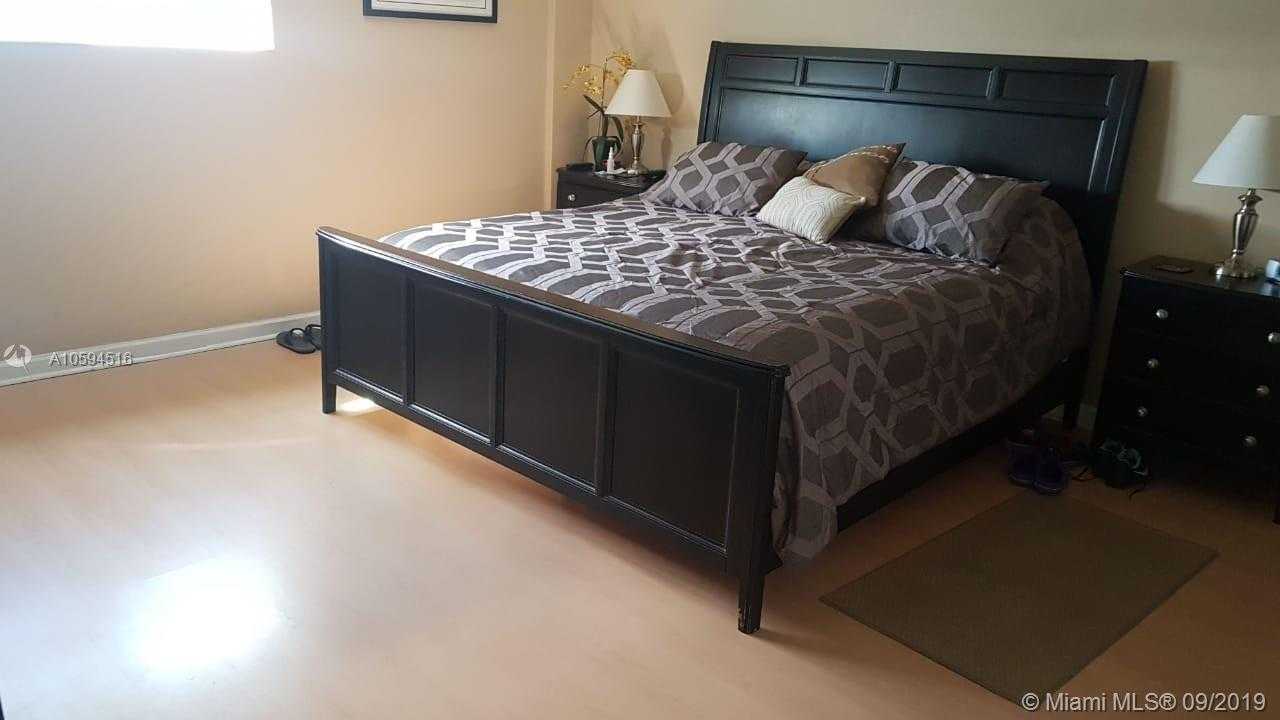 Small Image of 3901 S Ocean Dr, Hollywood, FL 33019, USA Number 9