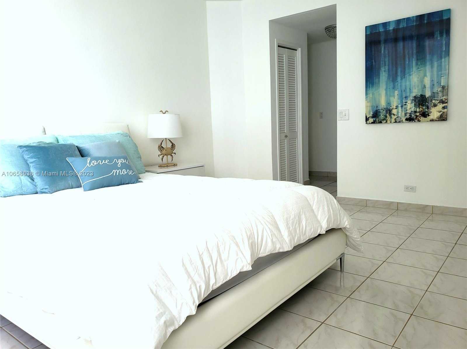 Small Image of 3505 S Ocean Dr, Hollywood, FL 33019, USA Number 12