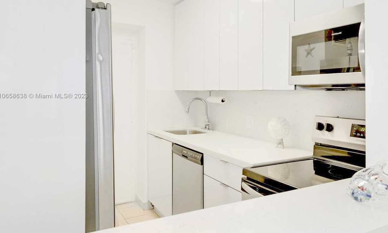 Small Image of 3505 S Ocean Dr, Hollywood, FL 33019, USA Number 8