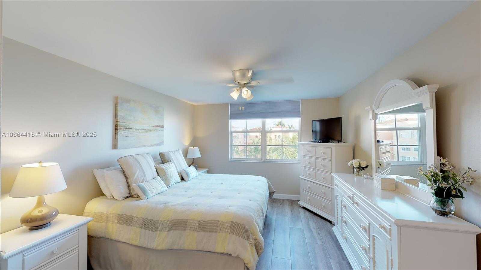 Small Image of 19701 E Country Club Dr, Aventura, FL 33180, USA Number 15