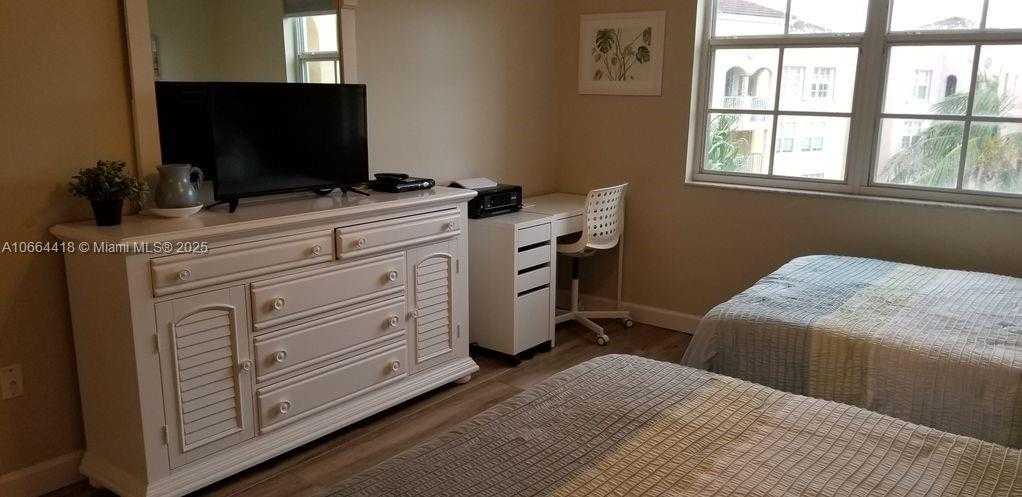 Small Image of 19701 E Country Club Dr, Aventura, FL 33180, USA Number 16