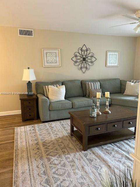 Small Image of 19701 E Country Club Dr, Aventura, FL 33180, USA Number 2