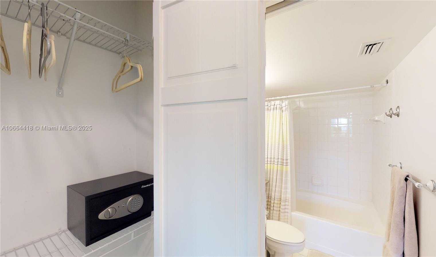 Small Image of 19701 E Country Club Dr, Aventura, FL 33180, USA Number 23