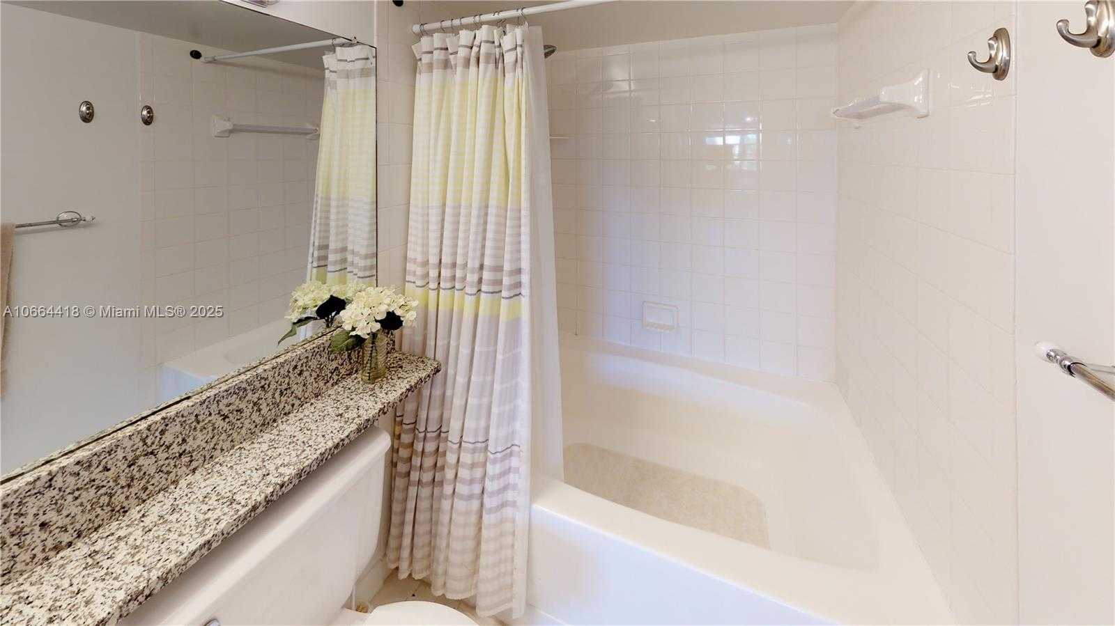 Small Image of 19701 E Country Club Dr, Aventura, FL 33180, USA Number 27
