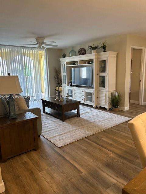 Small Image of 19701 E Country Club Dr, Aventura, FL 33180, USA Number 3