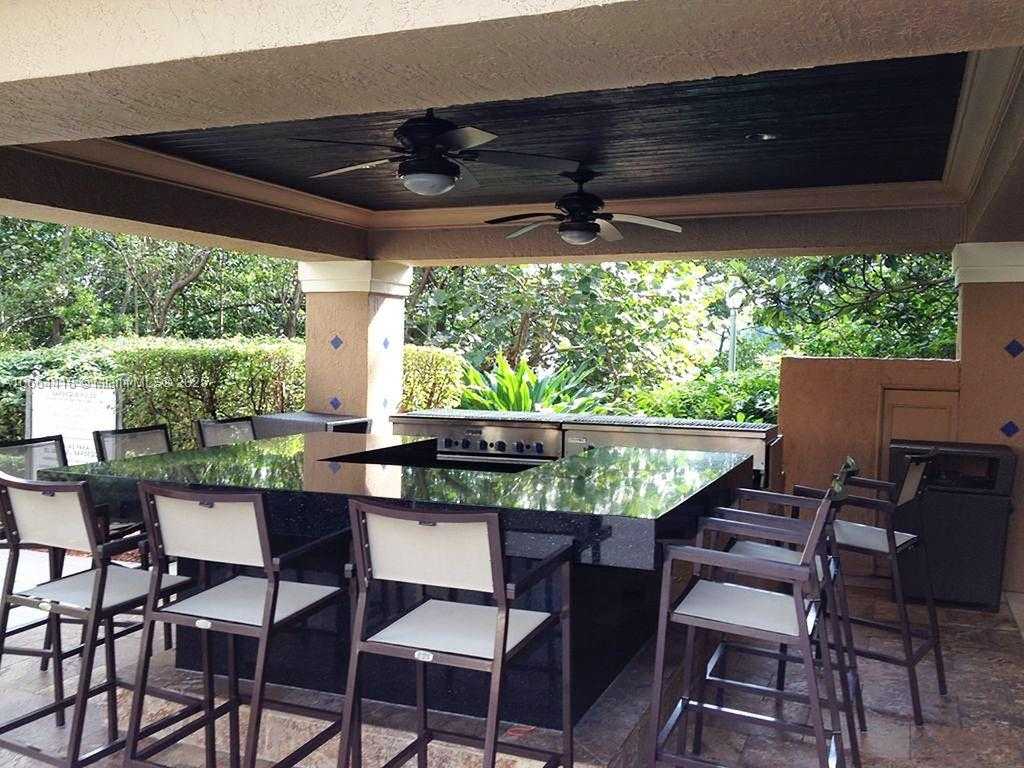 Small Image of 19701 E Country Club Dr, Aventura, FL 33180, USA Number 33
