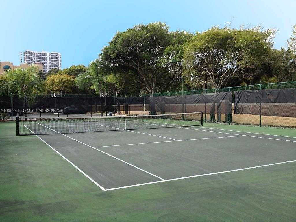 Small Image of 19701 E Country Club Dr, Aventura, FL 33180, USA Number 36