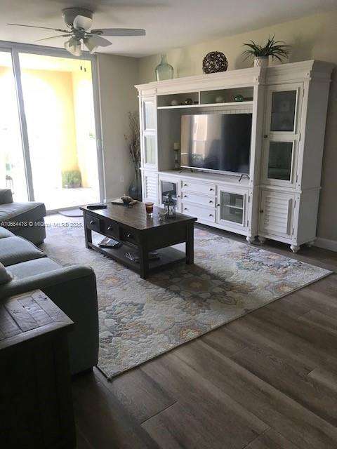 Small Image of 19701 E Country Club Dr, Aventura, FL 33180, USA Number 4