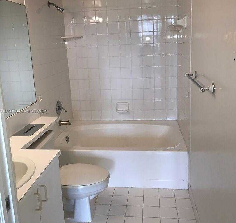 Small Image of 19701 E Country Club Dr, Aventura, FL 33180, USA Number 7