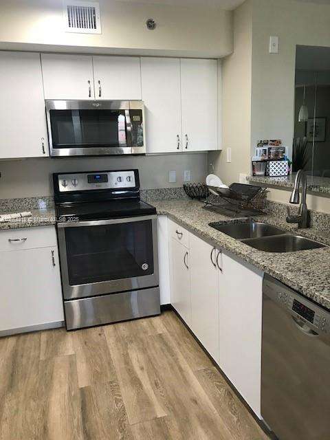Small Image of 19701 E Country Club Dr, Aventura, FL 33180, USA Number 9