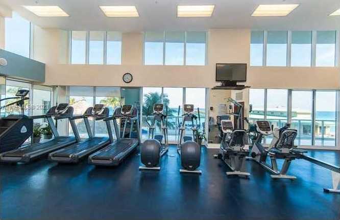 Small Image of 16699 Collins Ave, Hollywood, FL 33024, USA Number 10