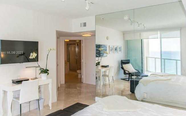 Small Image of 16699 Collins Ave, Hollywood, FL 33024, USA Number 25