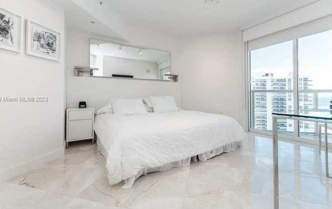 Small Image of 16699 Collins Ave, Hollywood, FL 33024, USA Number 28