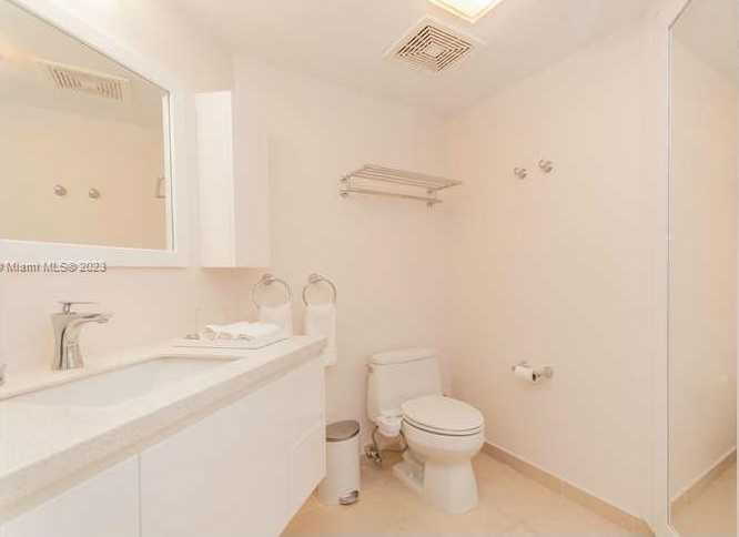 Small Image of 16699 Collins Ave, Hollywood, FL 33024, USA Number 9