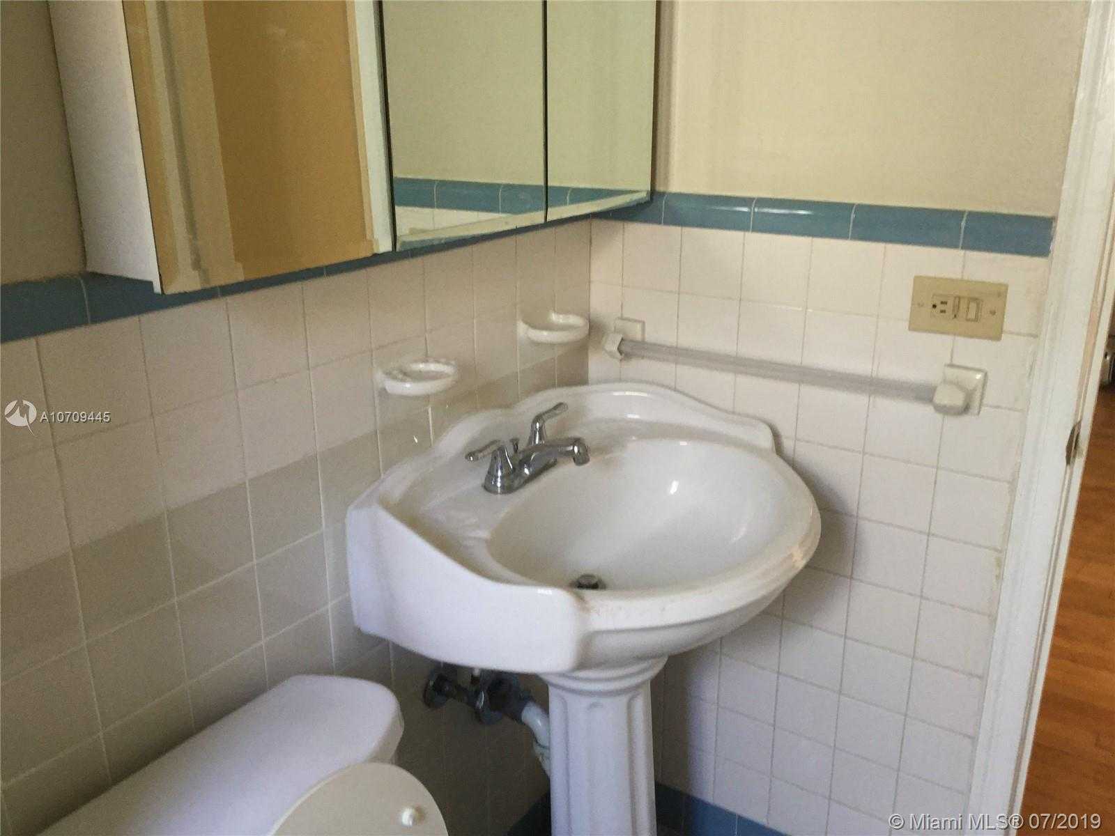 Small Object Image