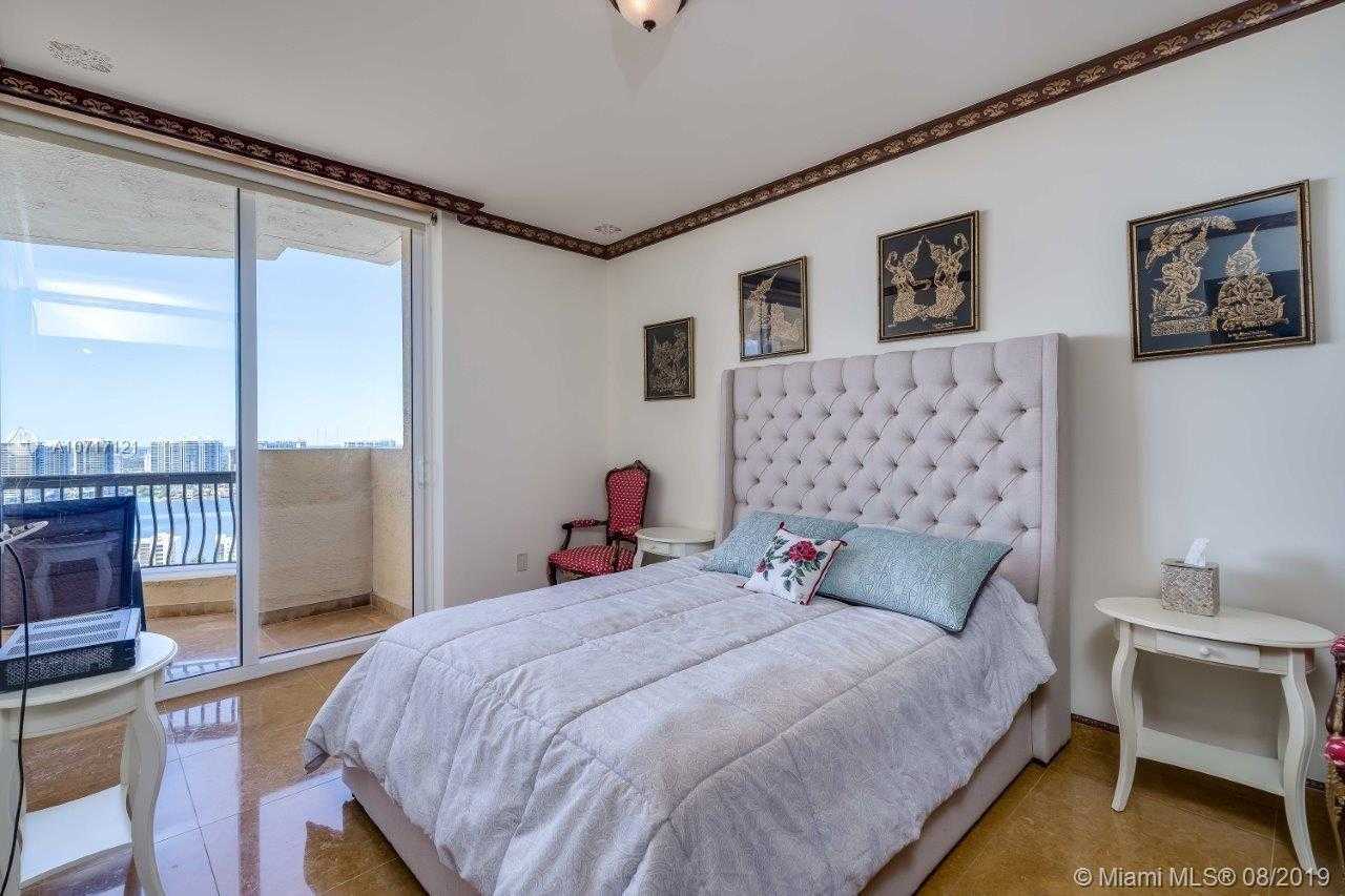 Small Image of 17875 Collins Ave, Sunny Isles Beach, FL 33160, USA Number 30
