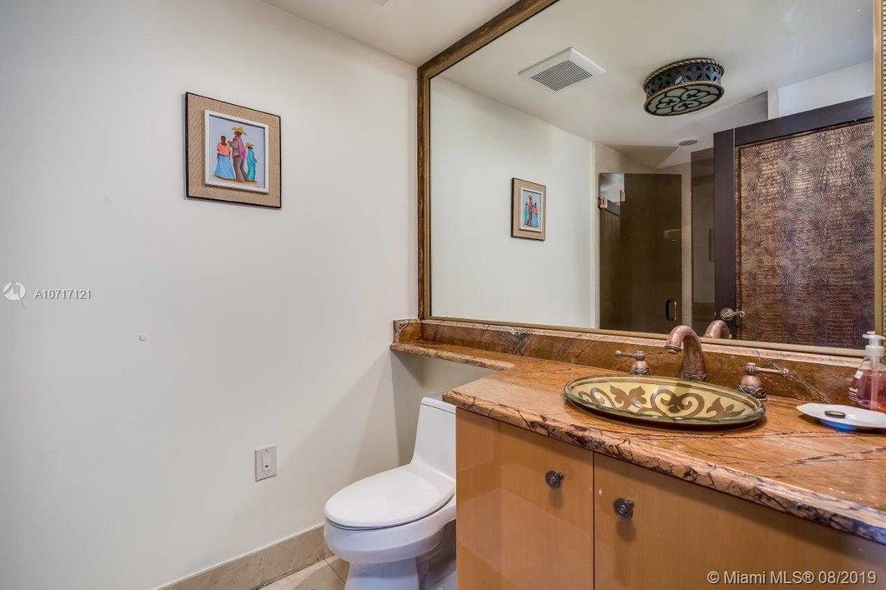 Small Image of 17875 Collins Ave, Sunny Isles Beach, FL 33160, USA Number 35