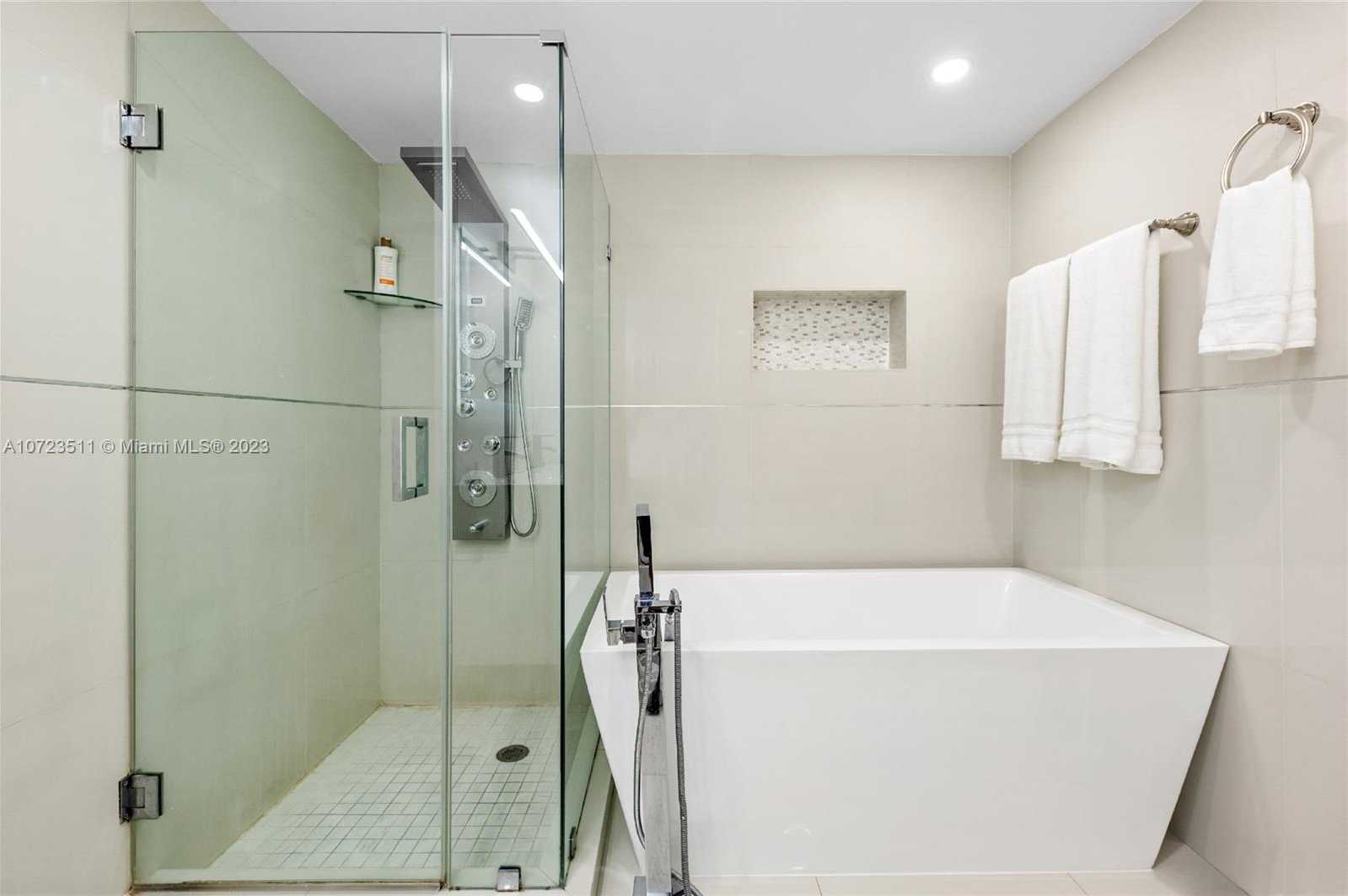 Small Image of 4001 S Ocean Dr, Hollywood, FL 33019, USA Number 22
