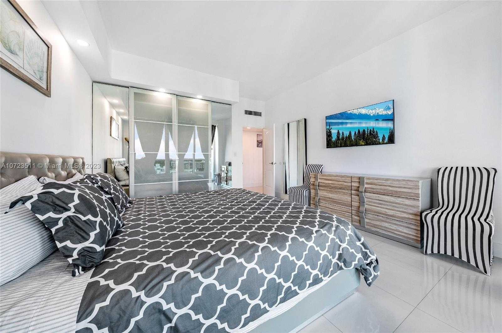 Small Image of 4001 S Ocean Dr, Hollywood, FL 33019, USA Number 25