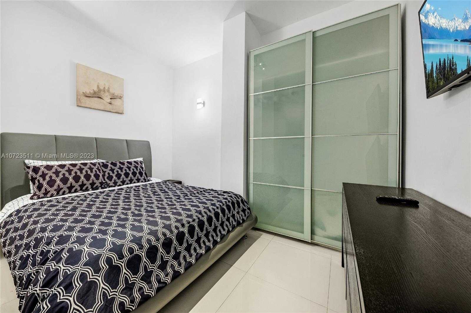 Small Image of 4001 S Ocean Dr, Hollywood, FL 33019, USA Number 27