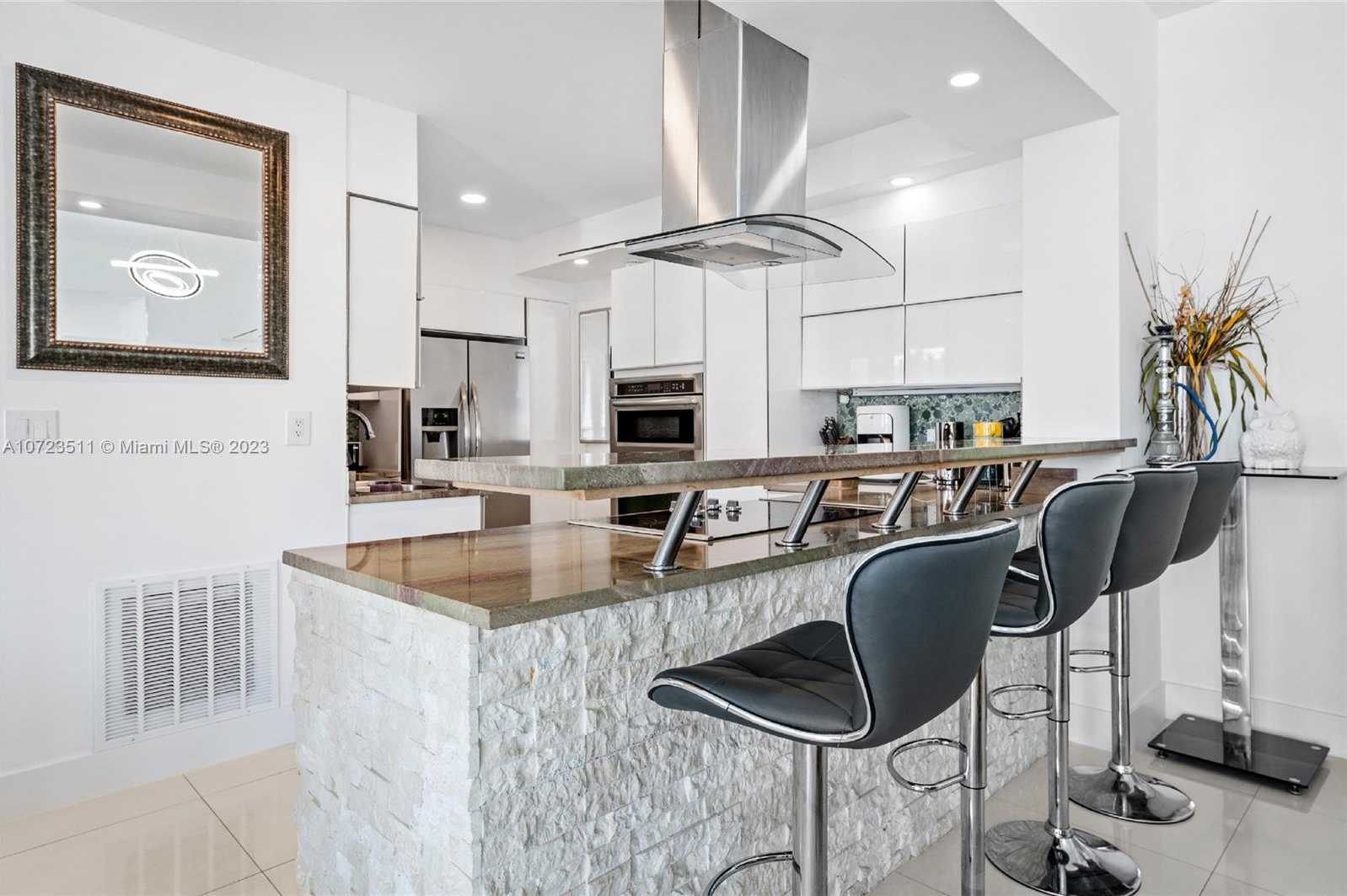Small Image of 4001 S Ocean Dr, Hollywood, FL 33019, USA Number 6