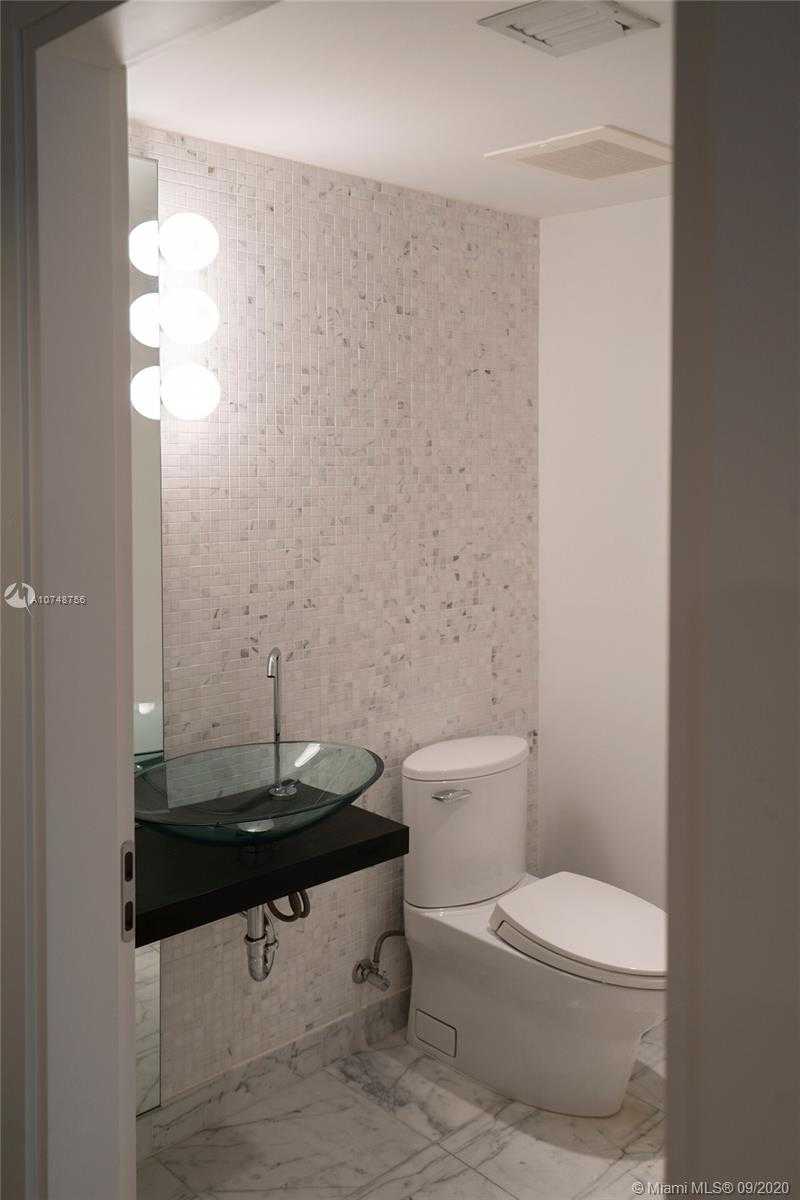 Small Image of 200 BISCAYNE BOULEVARD WAY #3312, Miami Number 5