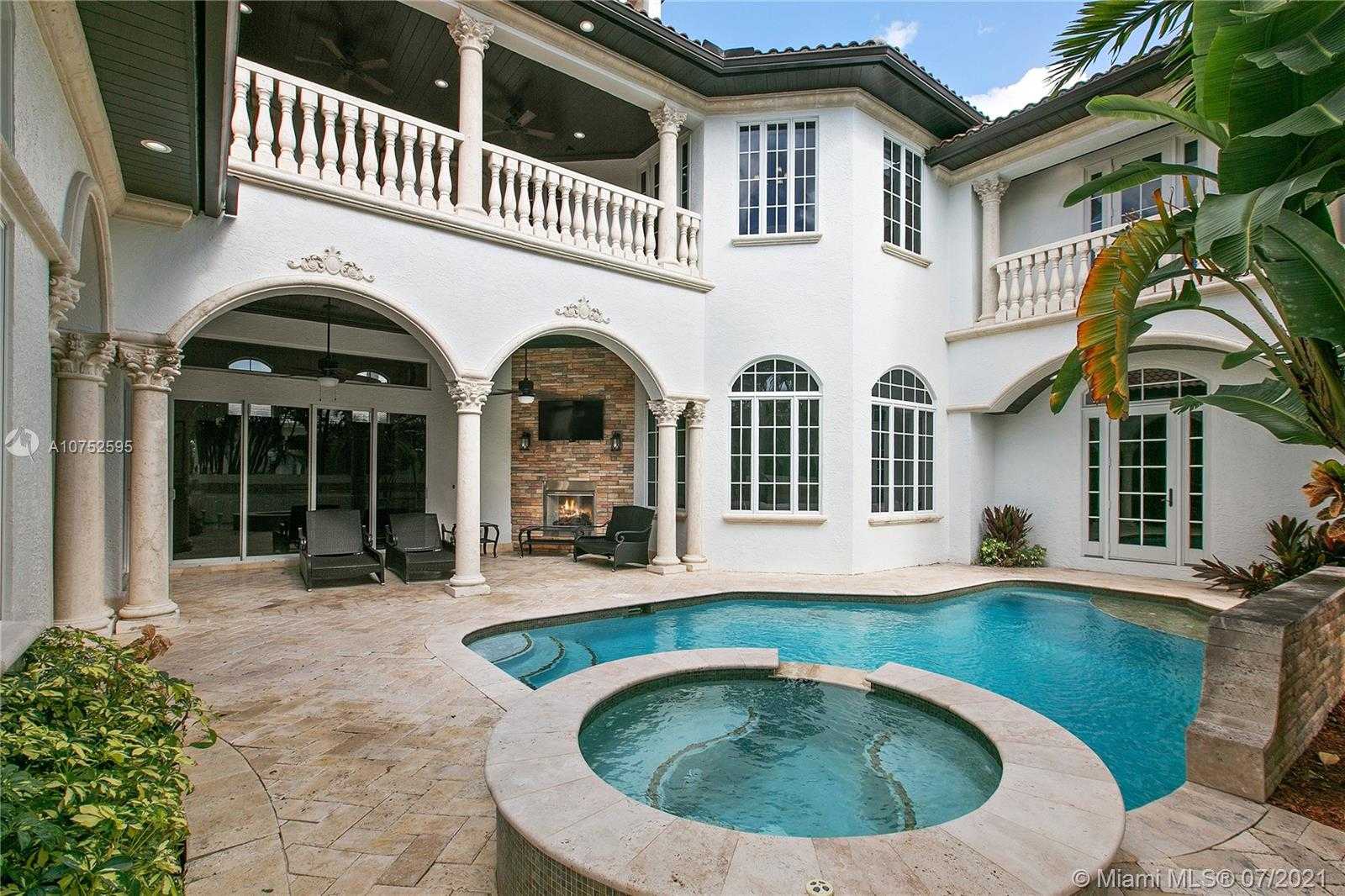 Small Image of 170 OCEAN BLVD, Golden Beach Number 4
