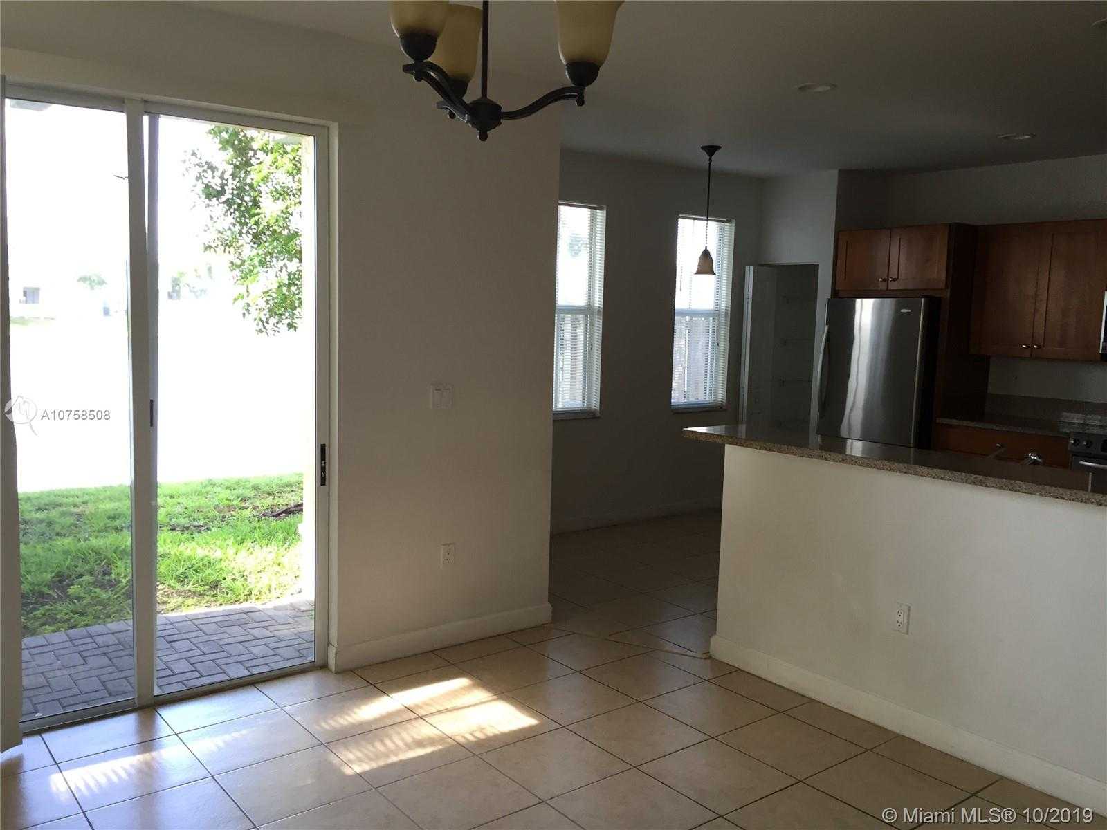 Small Image of 10799 NORTH WEST 75 ST, Doral Number 4