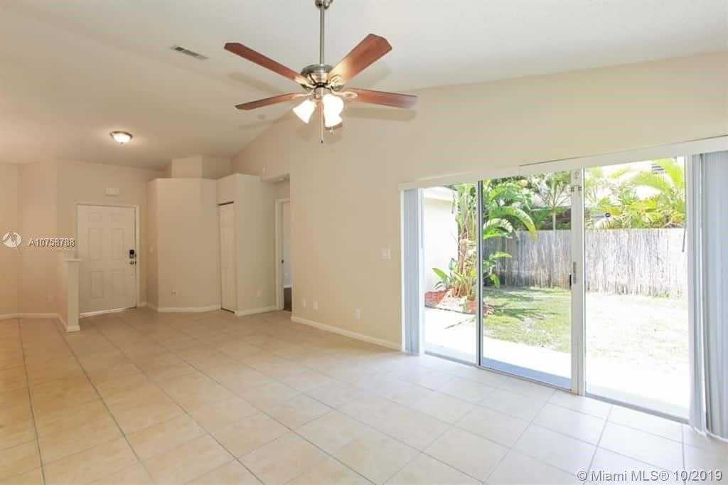 Small Image of 254 NORTH WEST 207TH TER, Pembroke Pines Number 4