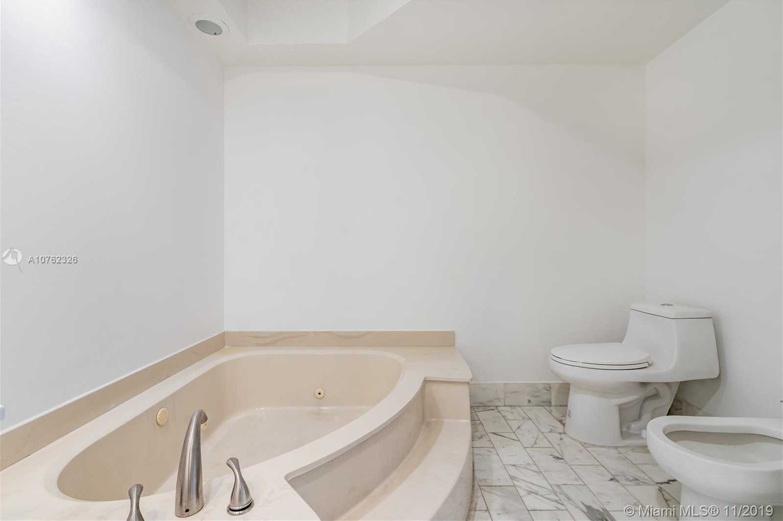 Small Image of 20281 EAST COUNTRY CLUB DR #310, Aventura Number 17