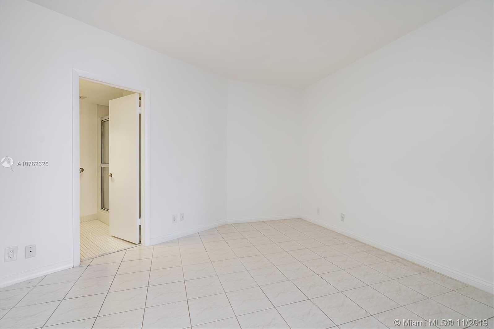 Small Image of 20281 EAST COUNTRY CLUB DR #310, Aventura Number 20