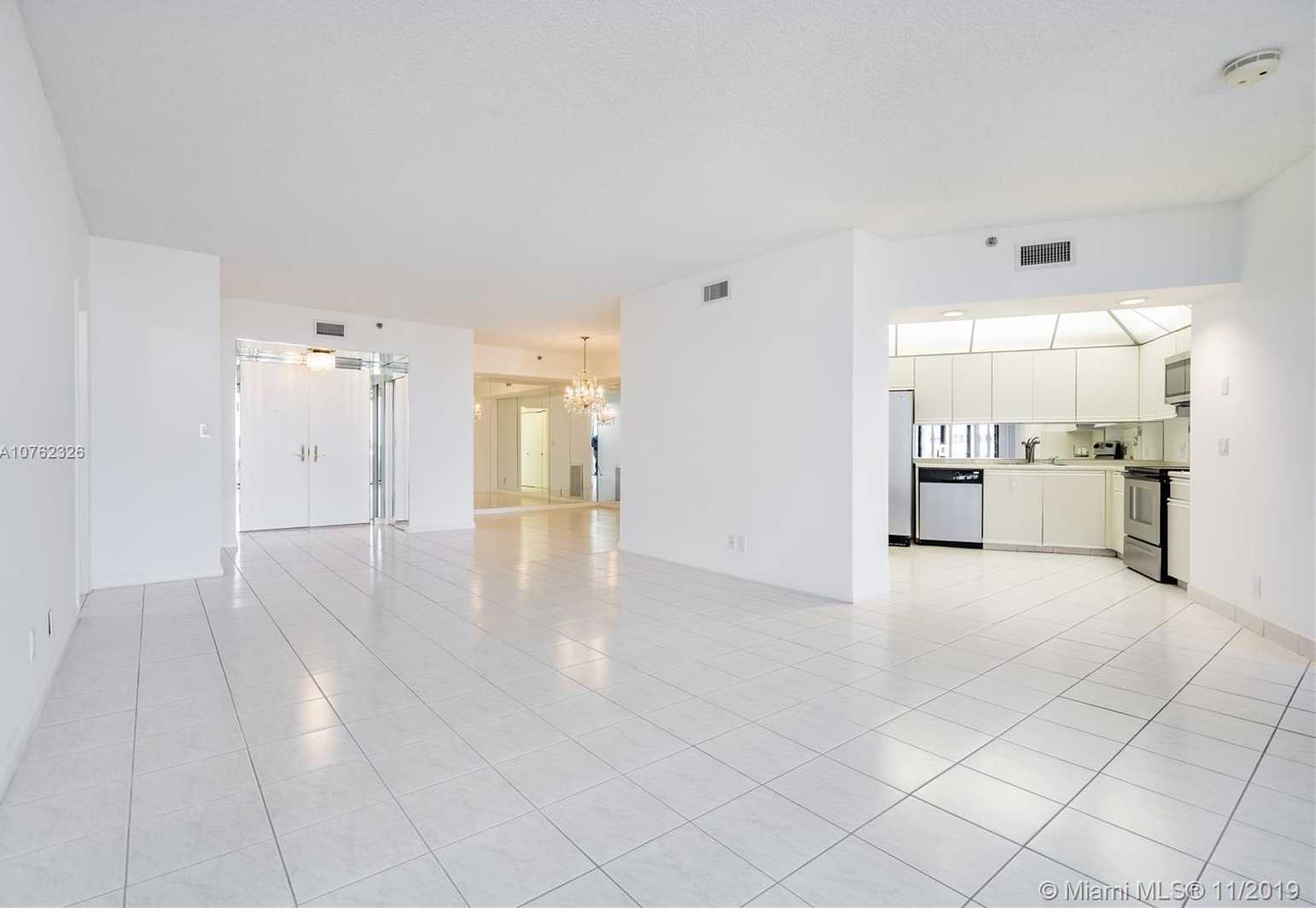 Small Image of 20281 EAST COUNTRY CLUB DR #310, Aventura Number 4