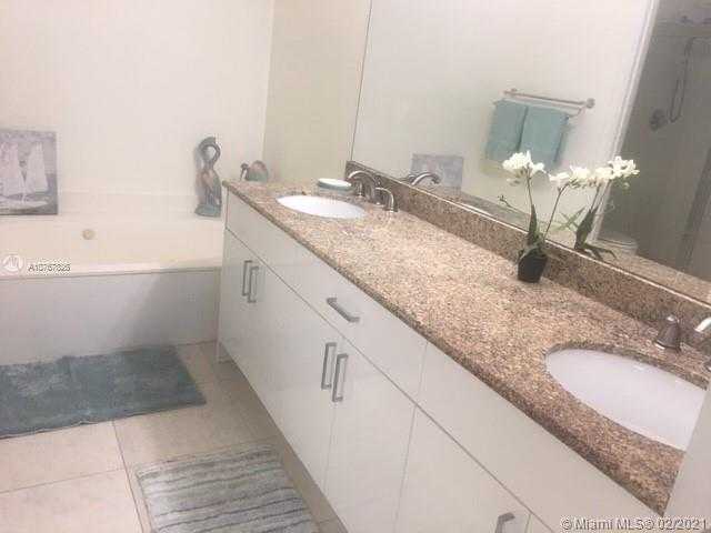 Small Image of 3530 MYSTIC POINTE DR #2607, Aventura Number 17