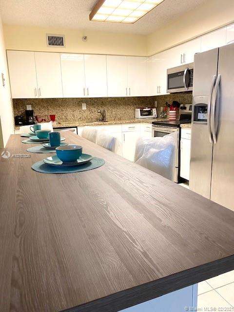 Small Image of 3530 MYSTIC POINTE DR #2607, Aventura Number 3