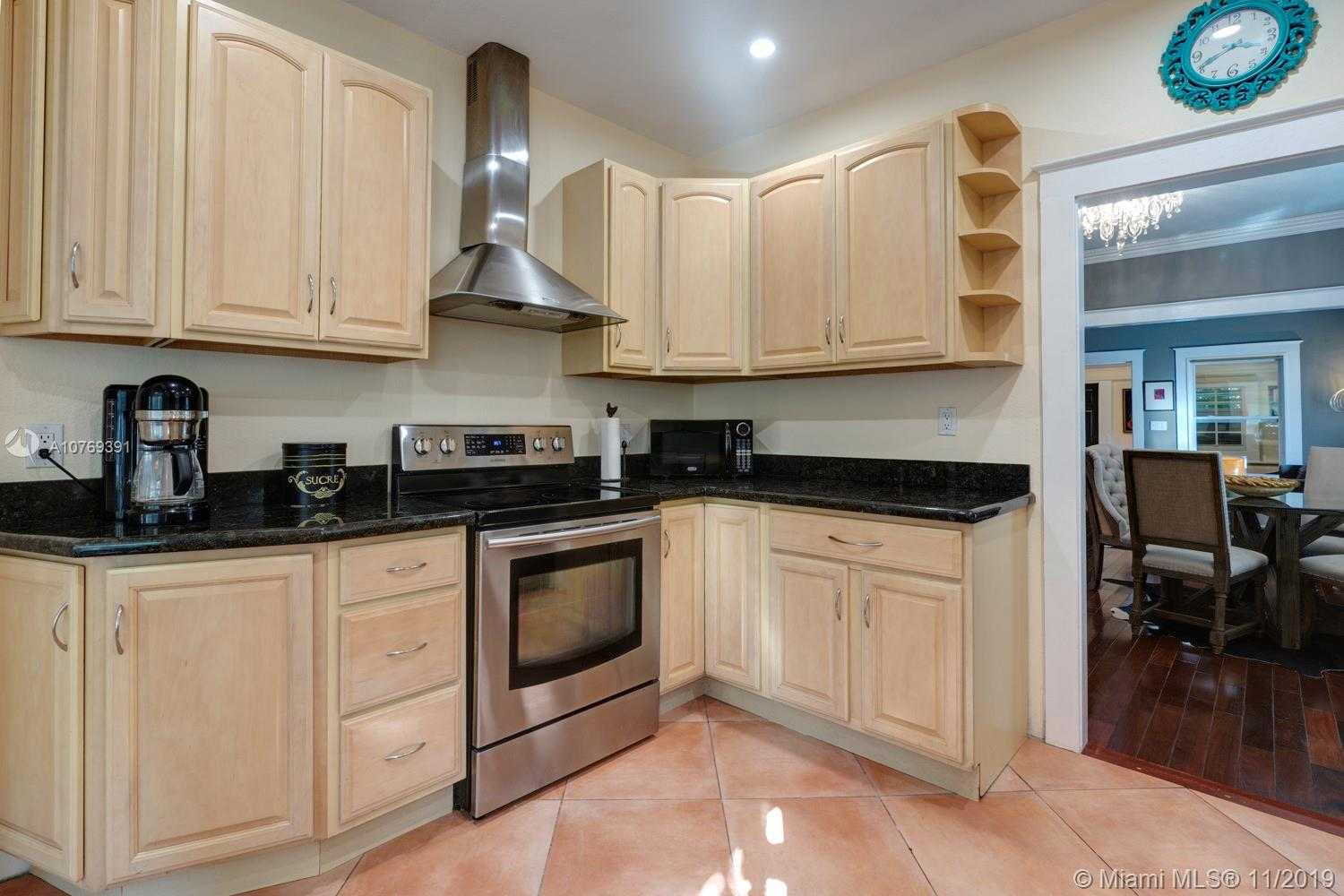 Small Image of 327 SOUTH WEST 12TH AVE, Fort Lauderdale Number 4
