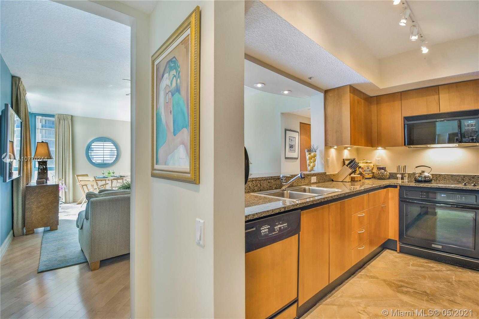Small Image of 1500 OCEAN DR #508, Miami Beach Number 3