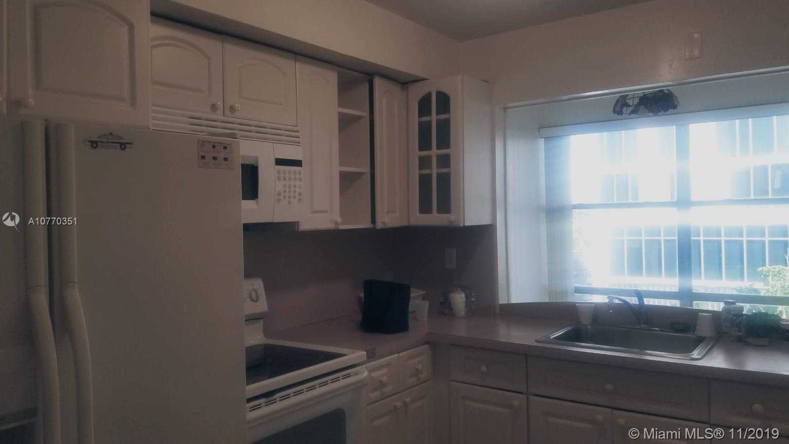 Small Image of 17620 ATLANTIC BLVD #508, Sunny Isles Beach Number 3