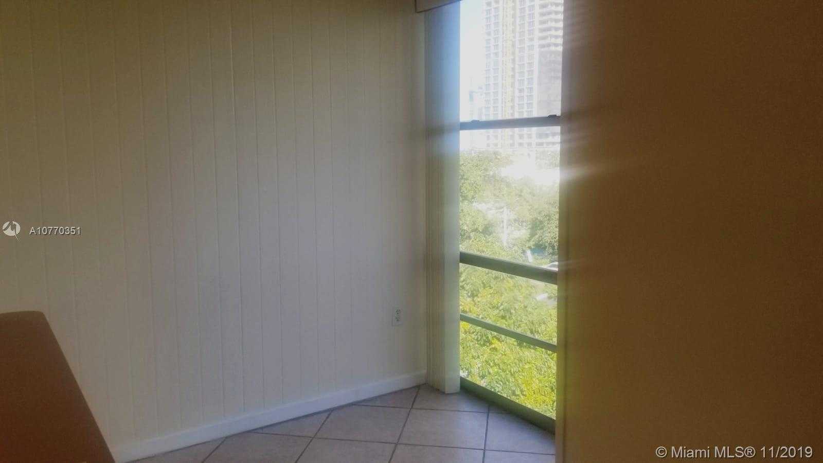 Small Image of 17620 ATLANTIC BLVD #508, Sunny Isles Beach Number 6