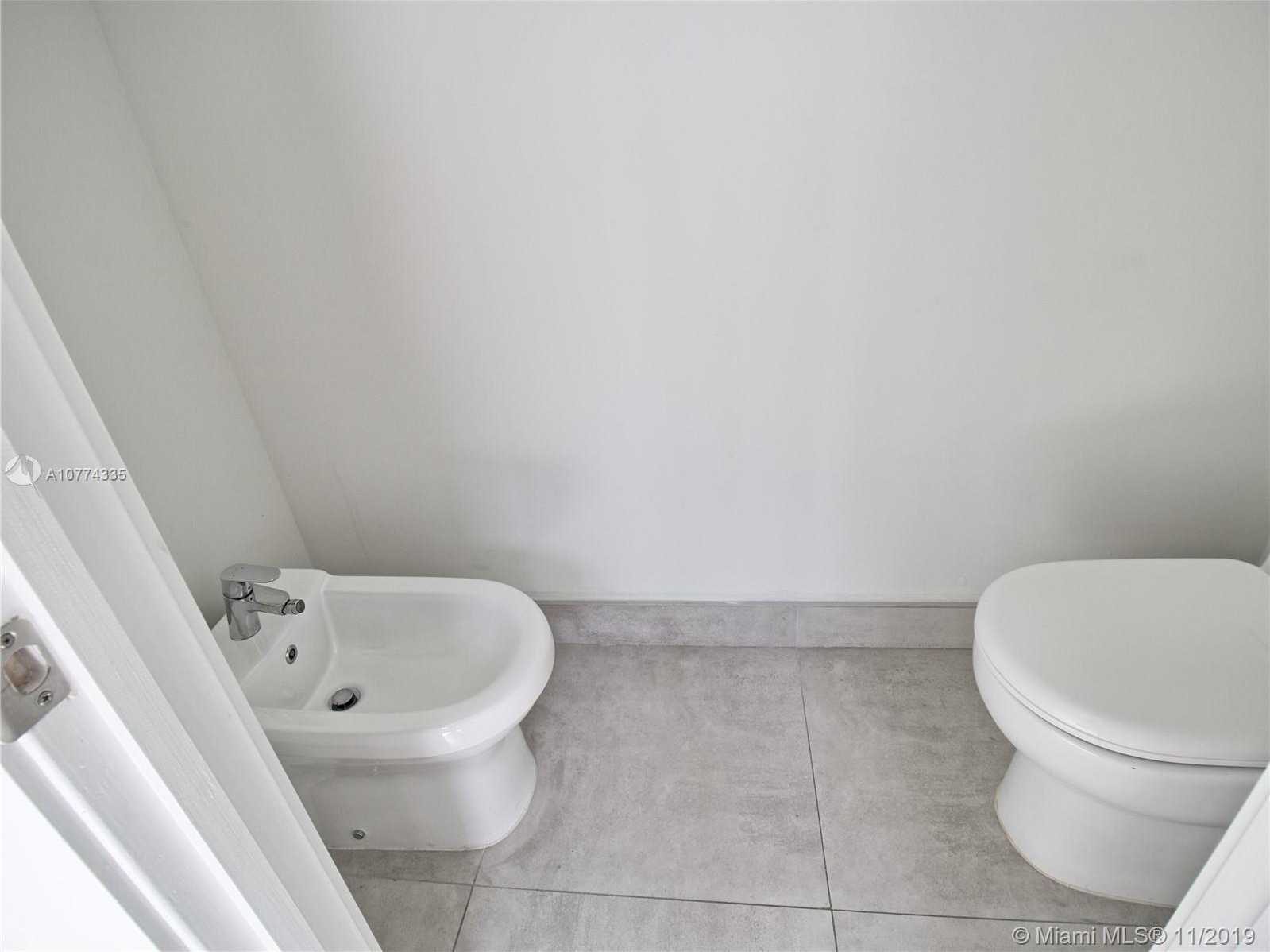 Small Image of 10262 NORTH WEST 72ND TER, Doral Number 11