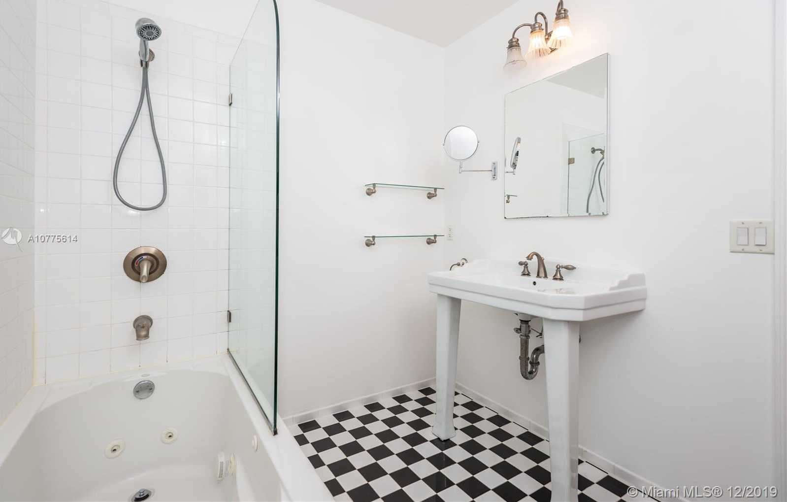 Small Image of 3350 SOUTH WEST 21 ST, Miami Number 10