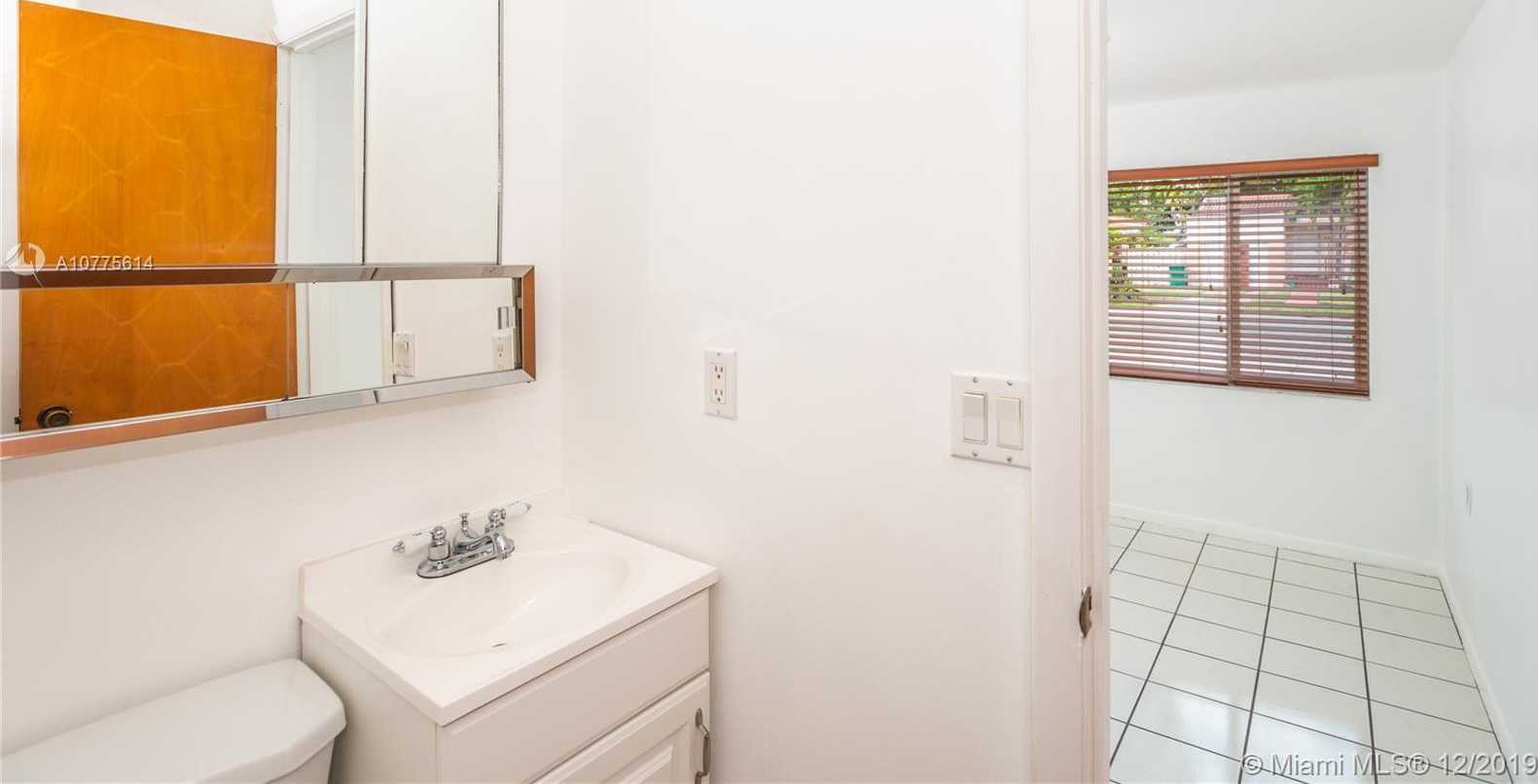 Small Image of 3350 SOUTH WEST 21 ST, Miami Number 12