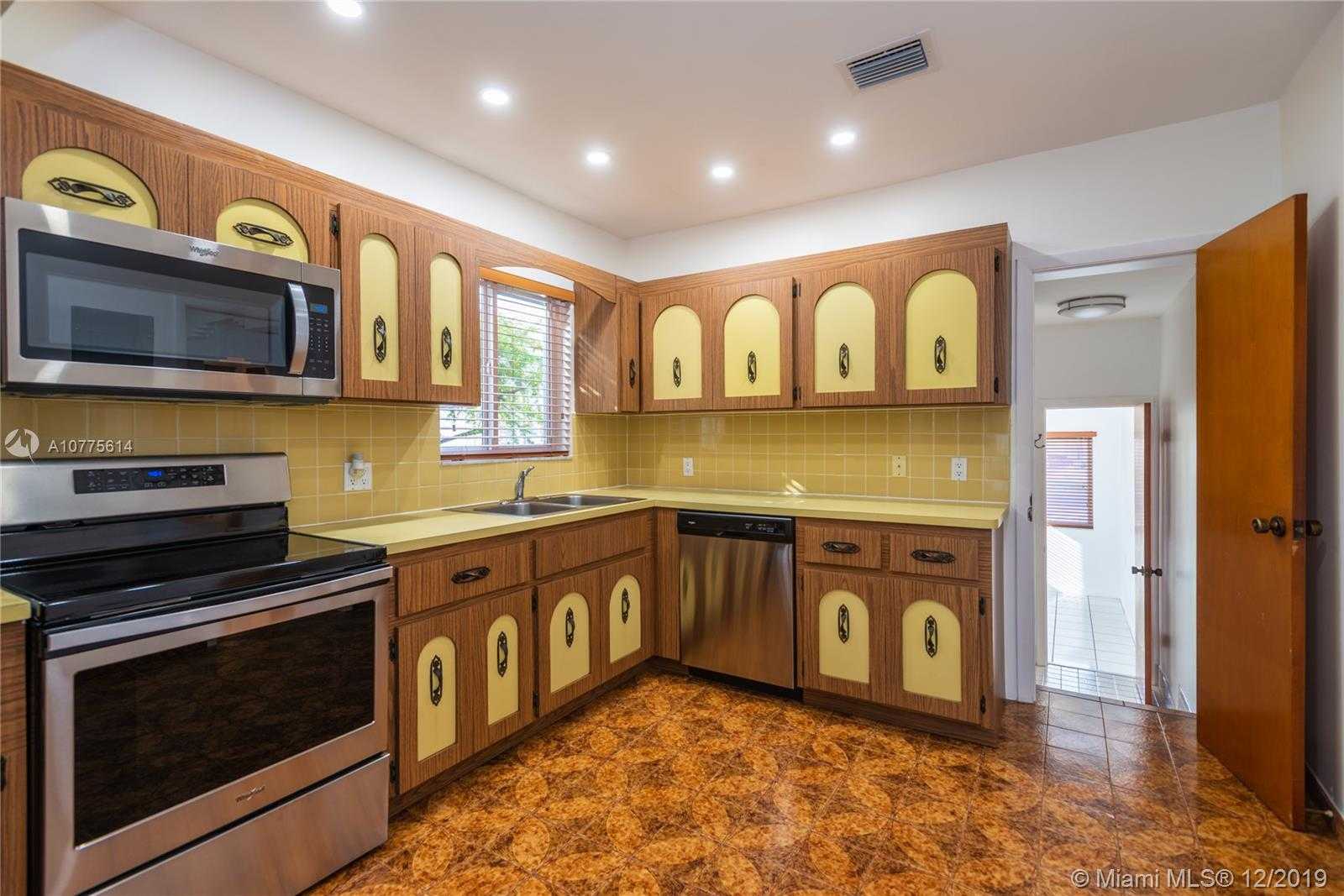Small Image of 3350 SOUTH WEST 21 ST, Miami Number 14