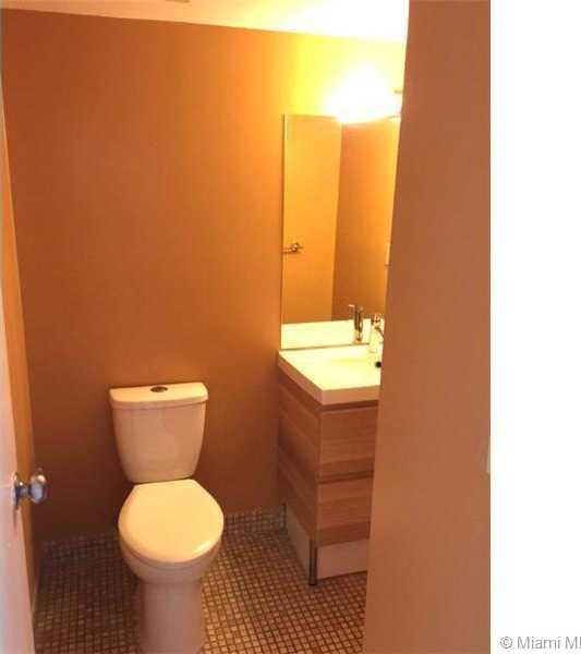 Small Image of 2625 COLLINS AV #409, Miami Beach Number 2