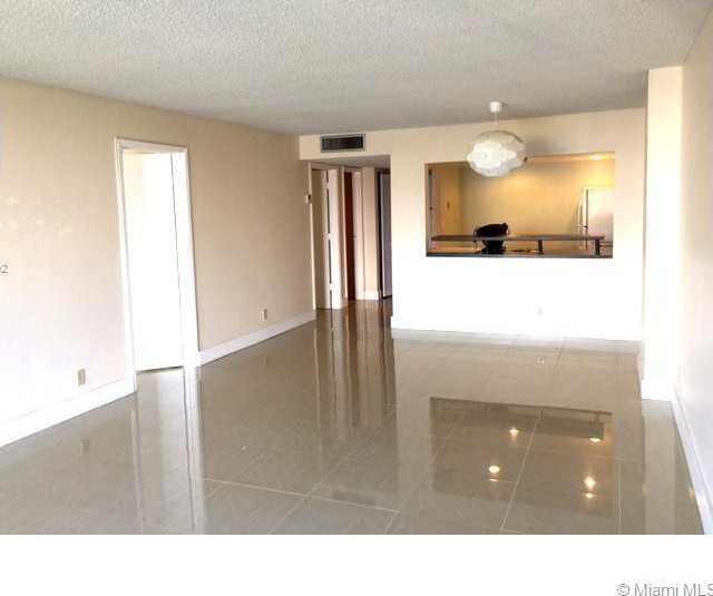 Small Image of 2625 COLLINS AV #409, Miami Beach Number 3