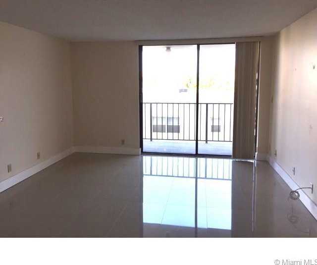 Small Image of 2625 COLLINS AV #409, Miami Beach Number 5