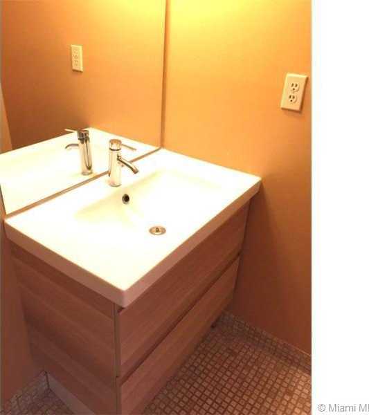 Small Image of 2625 COLLINS AV #409, Miami Beach Number 7