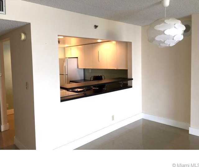Small Image of 2625 COLLINS AV #409, Miami Beach Number 8